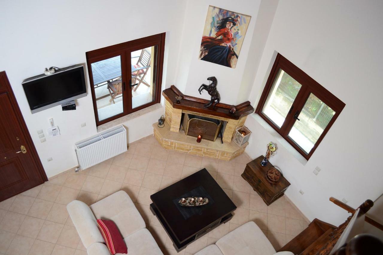 Villa Bella Loukisia Loukissia Exteriör bild